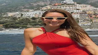 أمينة خليل تستمتع بإجازة الصيف وزوجها يلتقط صورا لها