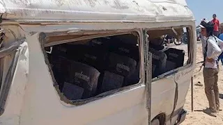 "الميكروباص بقى خردة".. إصابة 16 شخصًا في حادث انقلاب بأسيوط
