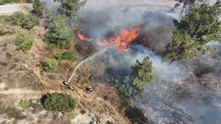 قطر ترسل طائرات ومعدات متطورة لإخماد حرائق الغابات في سوريا