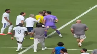 10 صور لخناقة ياسين بونو حارس الهلال مع حكم مباراة فلومينينسي في كأس العالم للأندية