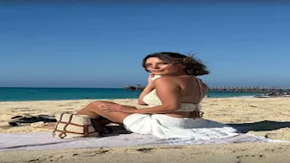 بإطلالة جريئة.. إيمان العاصي على البحر والجممهور يعلق