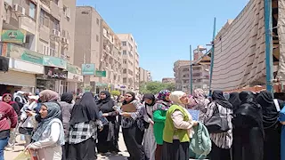 طلاب الثانوية العامة بالقليوبية: امتحان الرياضيات البحتة سهل