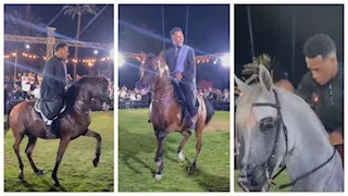 بالفيديو.. محمد رمضان يرقص بالحصان من كواليس تصوير كليب "من ضهر راجل"