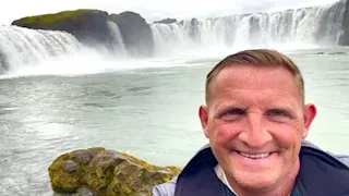 عانى من علامة "غريبة".. رجل يكتشف إصابته بسرطان عدواني 