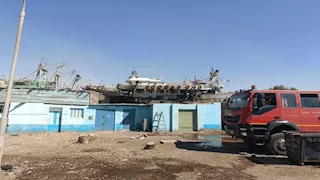 السيطرة على حريق مركب صيد في ميناء الأتكة بالسويس