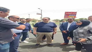 محافظ أسيوط يتفقد مشروعات رصف وتطوير الطرق بمدينة أبنوب -صور 