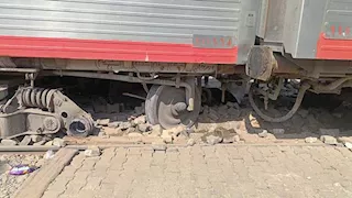 الصور الأولى لحادث خروج عربات قطار بالمنوفية عن القضبان