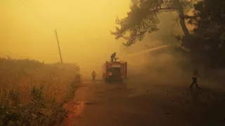 سوريا تواصل مكافحة حريق ريف اللاذقية الشمالي