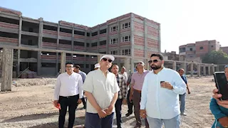 محافظ المنيا يوجه بتحويل المكاتب الكبيرة لمديري المدارس إلى فصول دراسية