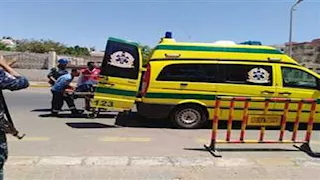 بينهم طفل.. إصابة ٤ أشخاص إثر انقلاب سيارة ميكروباص في الوادي الجديد