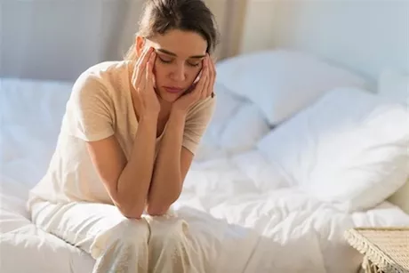 الصداع الصباحي المستمر- طبيب يوضح أسبابه وعلاجه