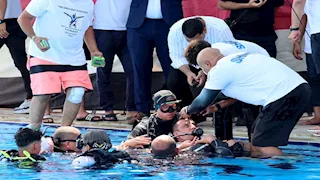 الربان ولاء حافظ يسجل رقمًا عالميًا بأطول غطسة لمريض شلل رباعي (صور)