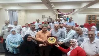 قيادات تعليم السويس تودّع المدير السابق بممر شرفي تكريمًا لجهوده