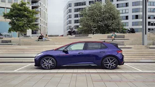 فولكس فاجن تطلق إصدار خاص من ID.3 GTX الكهربائية بلمسات من التسعينات