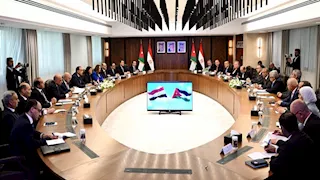 رئيس الوزراء الأردني لنظيره المصري: نتطلع لإنشاء مدينة إدارية للمؤسسات الحكومية