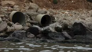 شكاوى من أزمة الصرف الصحي بقرية "ميت العز" بالشرقية.. وشركة المياه: التنفيذ قبل نهاية العام