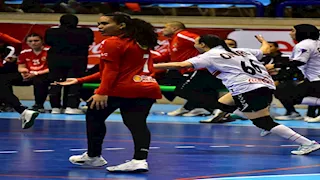 على طريقة زيزو.. الأهلي يخطف لاعبة يد الزمالك