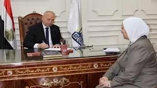 محافظ القاهرة يستقبل مدير مديرية التعليم عقب توليها مهام منصبها الجديد