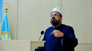 إصابة إمام مسجد أثناء توجهه لصلاة الفجر بالعلمين.. والأوقاف: سائق مخمور وراء الحادث