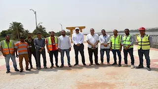 بالصور- محافظ أسوان يشدد على سرعة إنهاء توسعة كورنيش النيل قبل بدء العام الدراسي