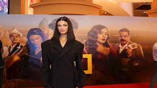 تارا عماد تنشر صورا جديدة من العرض الخاص لفيلم "درويش"