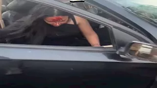 "البنت عملت حادثة".. فحص فيديو لمطاردة 3 سيارات لـ فتاة على طريق الواحات