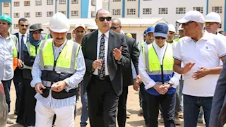 وزير قطاع الأعمال يتفقد مشروع إنشاء مجمع مدارس تنفذه شركة النصر للمقاولات بالجيزة