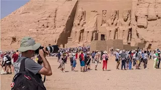 هل تشهد مصر طفرة سياحية غير مسبوقة في 2025؟ خبير يُجيب