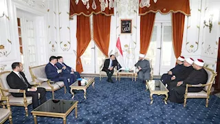 وزير الأوقاف يبحث مع سفير كازاخستان بالقاهرة تعزيز التعاون الديني والثقافي