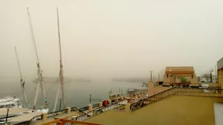 موجة حر وعاصفة ترابية تضرب أسوان.. قرارات عاجلة من المحافظ