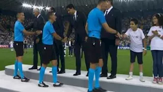 "لفتة إنسانية".. 5 صور لظهور طفلين من غزة على منصة التتويج في نهائي كأس السوبر الأوروبي