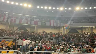 كانت تايهة.. الأمن يعيد طفلة إلى أهلها بعد النزول إلى ملعب مباراة مصر وإسبانيا بكأس العالم لليد
