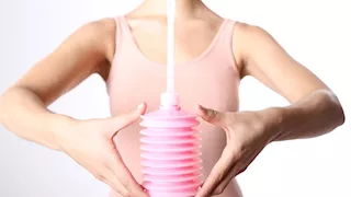 هل يمكن منع الحمل باستخدام الدش المهبلي؟