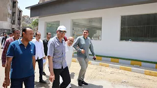 بالصور- محافظ المنيا يتابع النظافة ورفع الإشغالات في حي شمال 