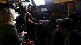 خلف الأبواب المغلقة.. استمرار محادثات ترامب وبوتين منذ أكثر من ساعتين