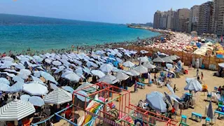 مشاجرات ومخالفات وأطفال مفقودون.. ماذا حدث على شواطئ الإسكندرية؟ (صور)