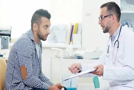 لماذا يخاف الناس من الفحوصات الطبية؟ إليك أسباب رهاب الأطباء