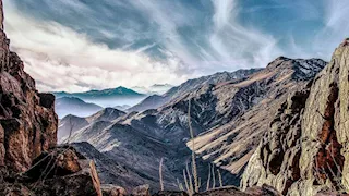 انتشال جثة متسلقة صينية لقيت حتفها فوق قمة جبل "كي 2" بباكستان