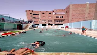 غلق وتشميع حمام سباحة خاص بمنفلوط لمخالفته اشتراطات السلامة -صور