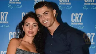 بعد الخاتم.. كريستيانو رونالدو يفاجيء جورجينا بـ3 هدايا خيالية 