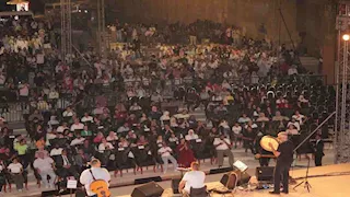 تكريم هاني شنودة ومشاركة فريق "وسط البلد".. 17 صورة من افتتاح "القلعة للموسيقى والغناء"