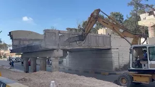 هدم نفق المندرة.. تحويلات مرورية للسيارات لاستكمال مشروع مترو الإسكندرية -صور