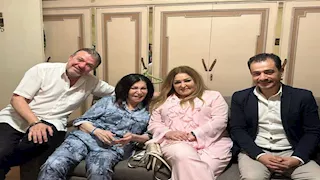 أحمد سلامة يُقبل رأس نجوى فؤاد بعد استغاثتها ووفد من "الثقافة" والفنانين يزور منزلها