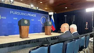 بعد غياب 7 سنوات.. بوتين يجيب على أسئلة إلى جانب رئيس أمريكي