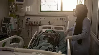 وفاة شابة عشرينية من غزة في إيطاليا بعد نقلها للعلاج من سوء التغذية