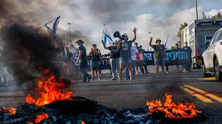 إسرائيل تشتعل.. طوفان مظاهرات لإنهاء الحرب واشتباكات واعتقالات واسعة -صور