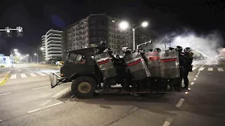 رئيس صربيا: سنحاسب جميع من تسببوا بالدمار والحرائق في البلاد