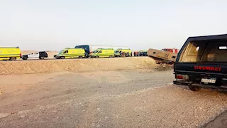 مدير أمن أسيوط يتفقد موقع حادث انقلاب أتوبيس على الطريق الصحراوي الغربي- صور 