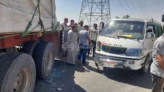 تصادم 3 سيارات على طريق "الكوامل - سوهاج الجديدة"