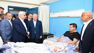 وزير الخارجية يرافق رئيس الوزراء الفلسطيني لزيارة الجرحى الفلسطينيين بالعريش (صور)